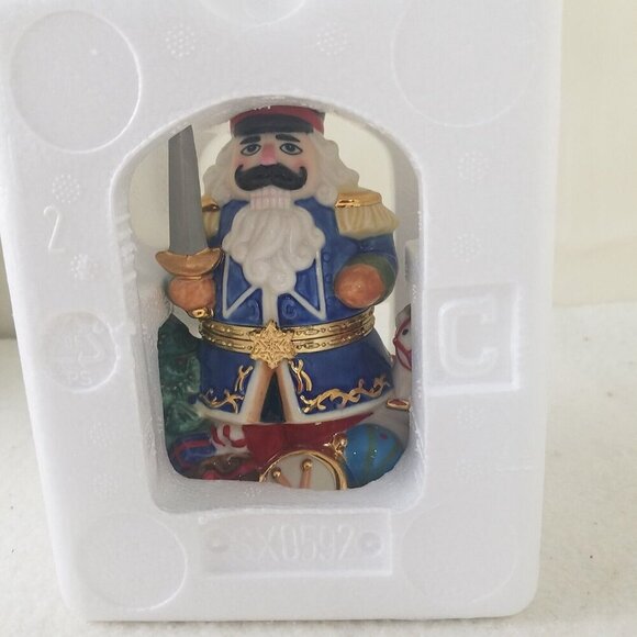 Traditions Porcelain Nutcracker Decorative Keepsake Trinket Box Gold Trim hinged - Picture 5 of 8